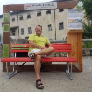 Wanderbank mit Stehhilfe
